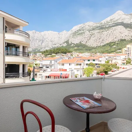 Near Central Beach With Free Parking Appartamento Makarska