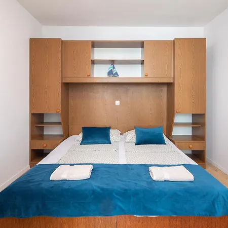 Near Central Beach With Free Parking Appartamento Makarska