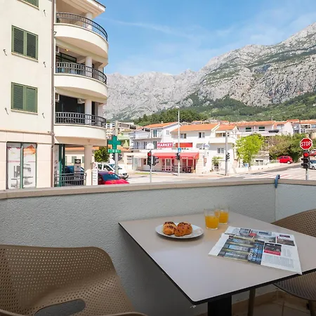 Near Central Beach With Free Parking Makarska