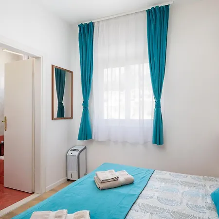 Near Central Beach With Free Parking Makarska