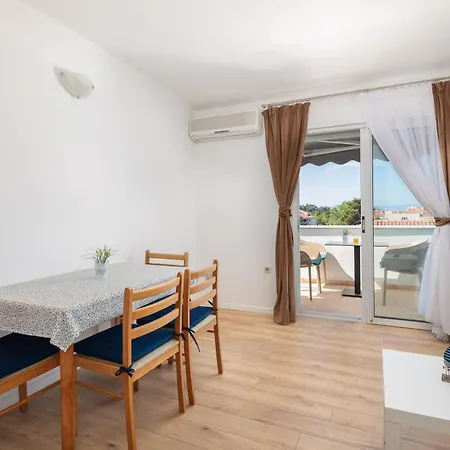 Near Central Beach With Free Parking Appartamento Makarska