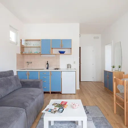 Near Central Beach With Free Parking Appartamento