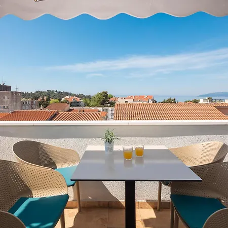 Near Central Beach With Free Parking Appartamento Makarska