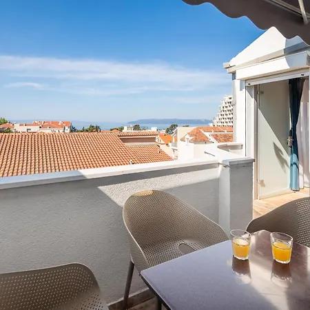 Near Central Beach With Free Parking Makarska