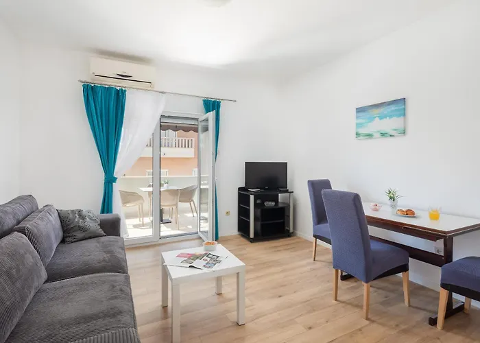 Apartment Near Central Beach With Free Parking