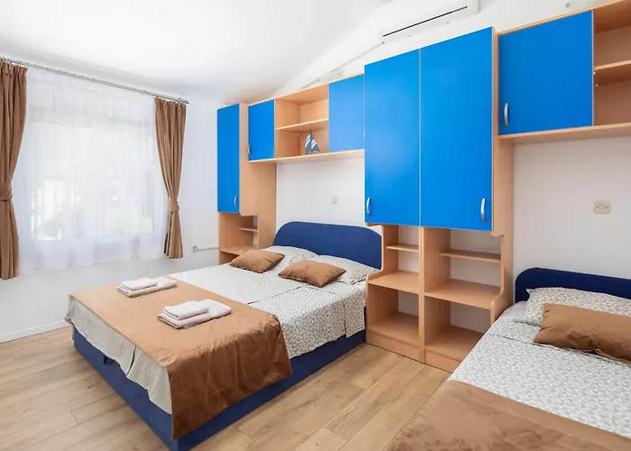 Near Central Beach With Free Parking Apartment Makarska