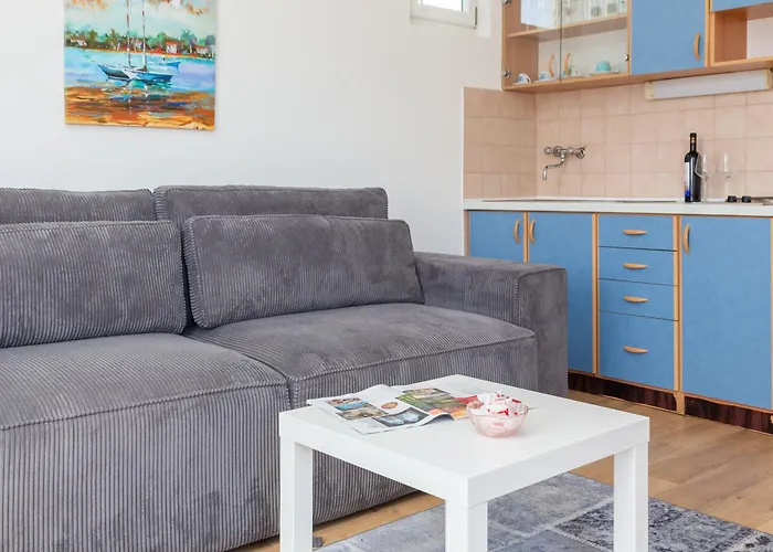 Apartment Near Central Beach With Free Parking