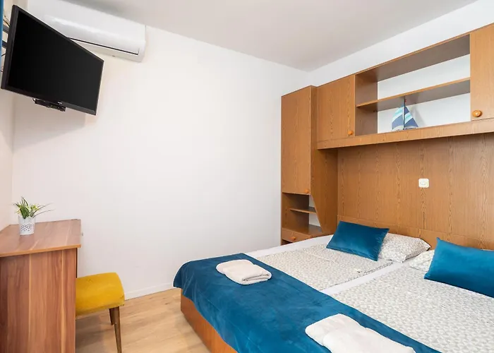 Near Central Beach With Free Parking Makarska