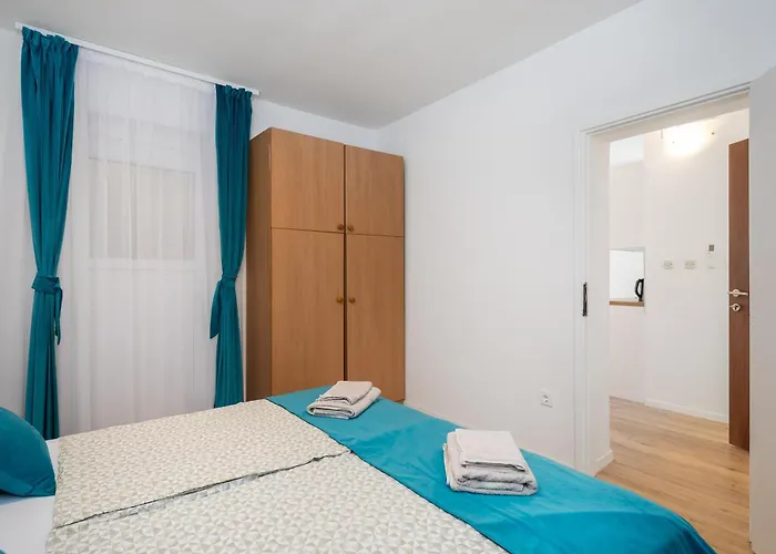 Near Central Beach With Free Parking