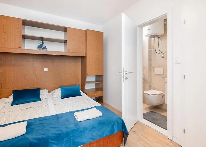 Near Central Beach With Free Parking