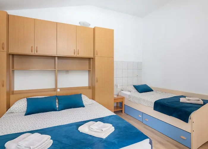 Near Central Beach With Free Parking