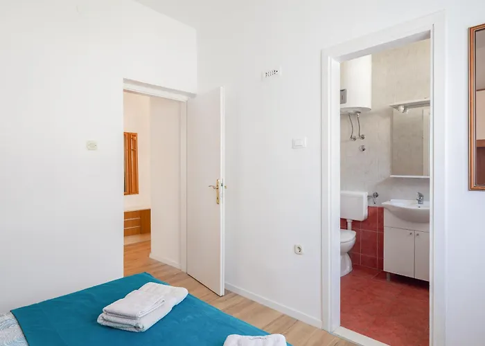 Apartment Near Central Beach With Free Parking Makarska