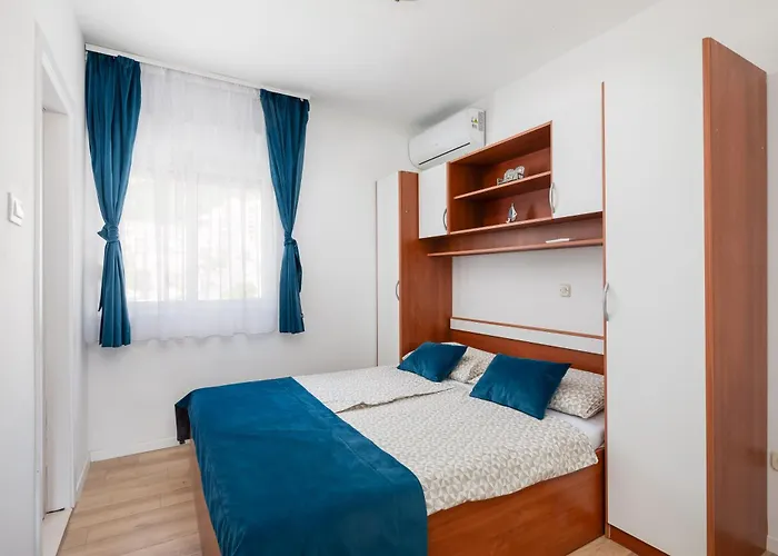 Apartment Near Central Beach With Free Parking *