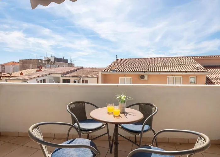 Apartment Near Central Beach With Free Parking