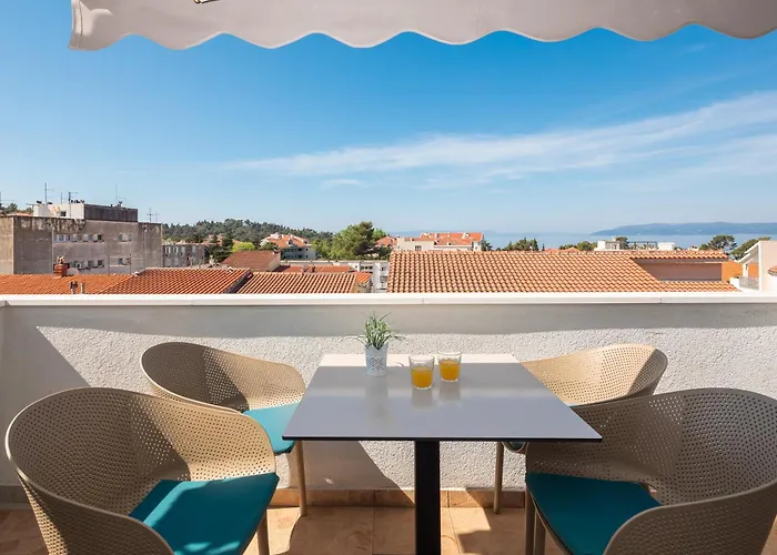 Near Central Beach With Free Parking Apartment Makarska