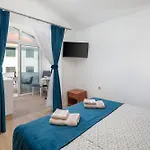 Apartment Near Central Beach With Free Parking