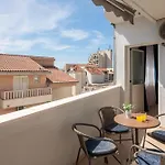 Near Central Beach With Free Parking Apartment Makarska