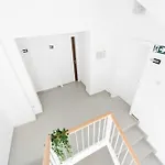 Near Central Beach With Free Parking Apartment