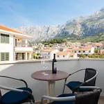 Near Central Beach With Free Parking Apartment *