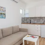 Apartment Near Central Beach With Free Parking
