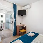 Near Central Beach With Free Parking