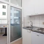 Near Central Beach With Free Parking *
