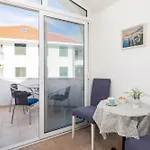 Apartment Near Central Beach With Free Parking *