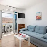 Near Central Beach With Free Parking Apartment *