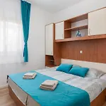 Apartment Near Central Beach With Free Parking *
