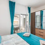 Near Central Beach With Free Parking Apartment Makarska