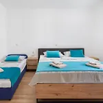 Apartment Near Central Beach With Free Parking Makarska