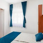 Apartment Near Central Beach With Free Parking