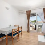 Near Central Beach With Free Parking Apartment Makarska