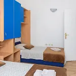Apartment Near Central Beach With Free Parking *