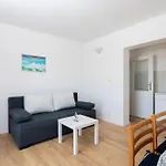 Near Central Beach With Free Parking Apartment Makarska