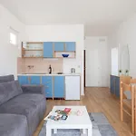 Near Central Beach With Free Parking Apartment