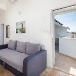 Apartment Near Central Beach With Free Parking