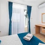 Apartment Near Central Beach With Free Parking *