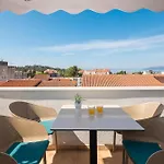 Near Central Beach With Free Parking Apartment Makarska