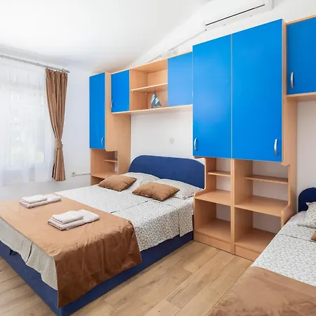 Near Central Beach With Free Parking Apartmán Makarská