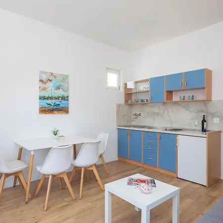 Near Central Beach With Free Parking