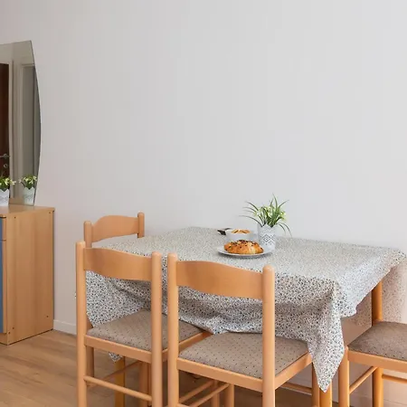 Near Central Beach With Free Parking 公寓 *