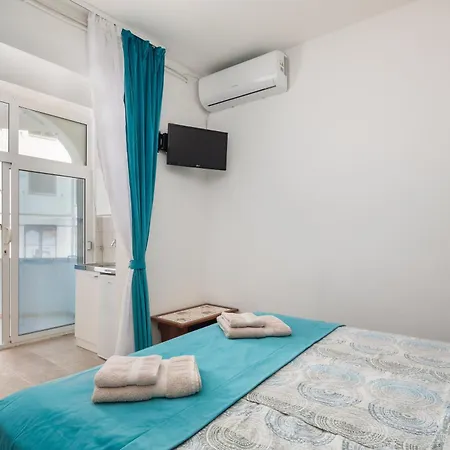 Near Central Beach With Free Parking Apartmán Makarská