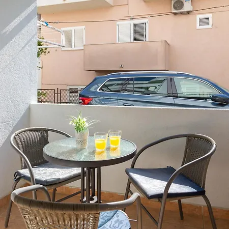 Near Central Beach With Free Parking 公寓 马卡尔斯卡