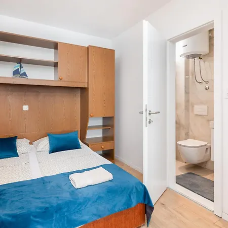 Near Central Beach With Free Parking