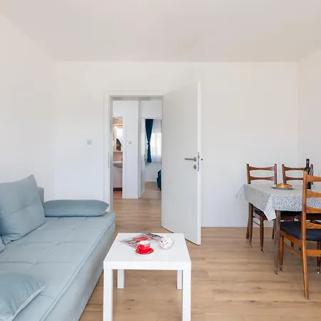 Near Central Beach With Free Parking Makarská