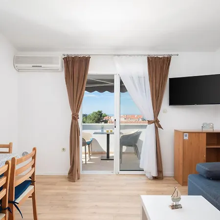 Near Central Beach With Free Parking * Makarská