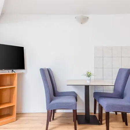 Near Central Beach With Free Parking *