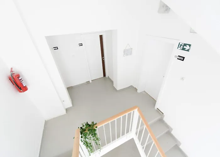 Near Central Beach With Free Parking דירה