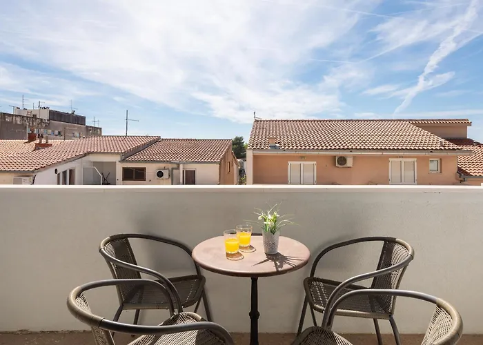 Near Central Beach With Free Parking Makarska